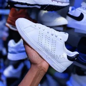 Adidas Color: White With a Black Heel