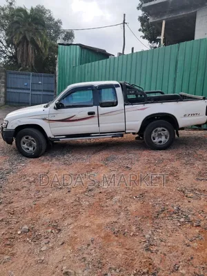 Toyota Hilux 2002 White