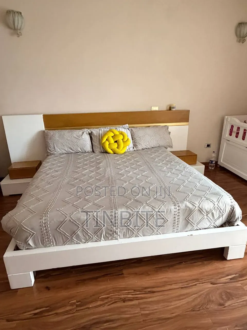አልጋ Bed Slightly Used