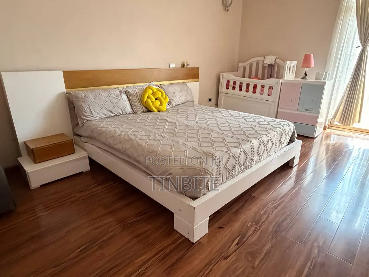 አልጋ Bed Slightly Used