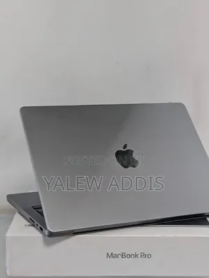 New Laptop Apple MacBook Pro 2022 M2 16GB Apple M2 SSD 512GB