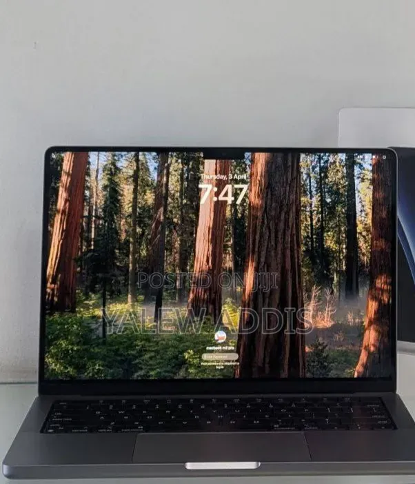 New Laptop Apple MacBook Pro 2022 M2 16GB Apple M2 SSD 512GB