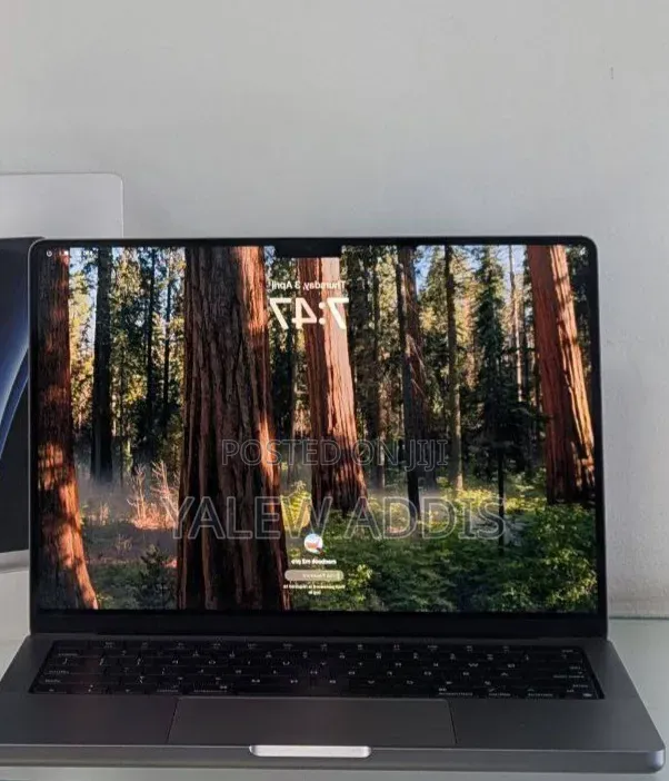 New Laptop Apple MacBook Pro 2022 M2 16GB Apple M2 SSD 512GB