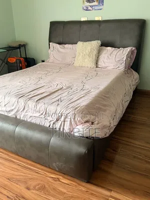 አልጋ Slightly Used Bed