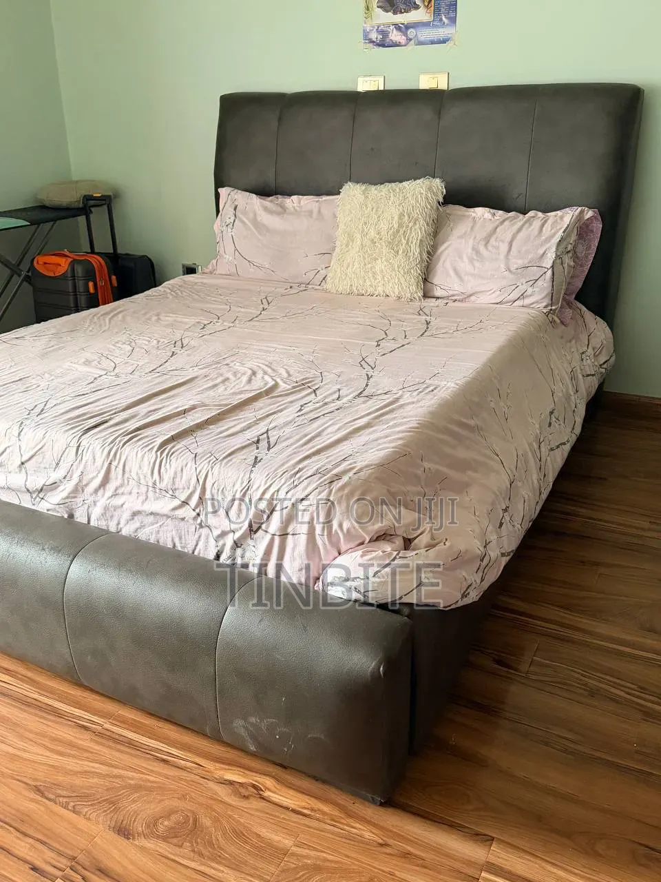 አልጋ Slightly Used Bed