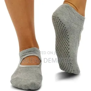 1Pair Non-Slip Sweat-Absorbent Yoga Socks Split Toe Socks