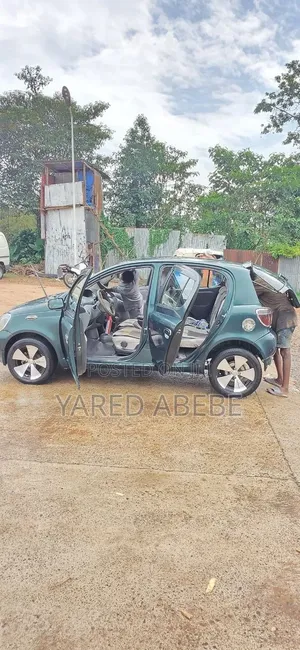 Toyota Vitz 2001 Gray