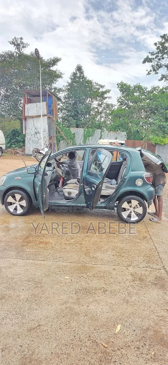 Toyota Vitz 2001 Gray