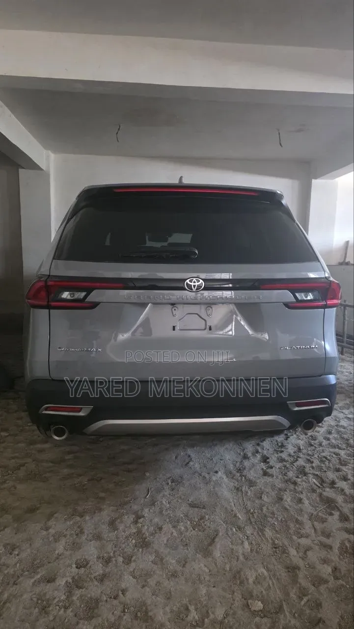 New Toyota Grand Highlander Hybrid 2025 Silver