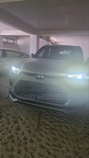 New Toyota Grand Highlander Hybrid 2025 Silver
