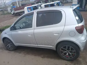 Toyota Vitz 2004 Silver