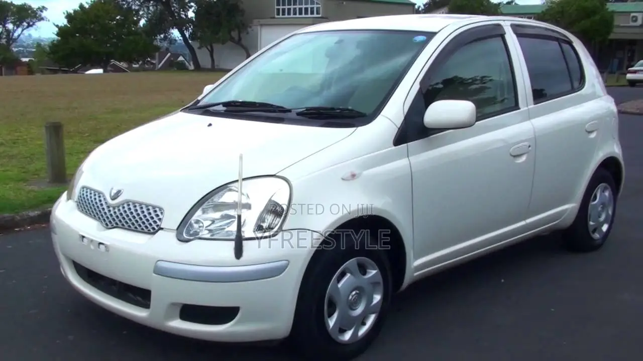 Toyota Vitz 2004 Silver