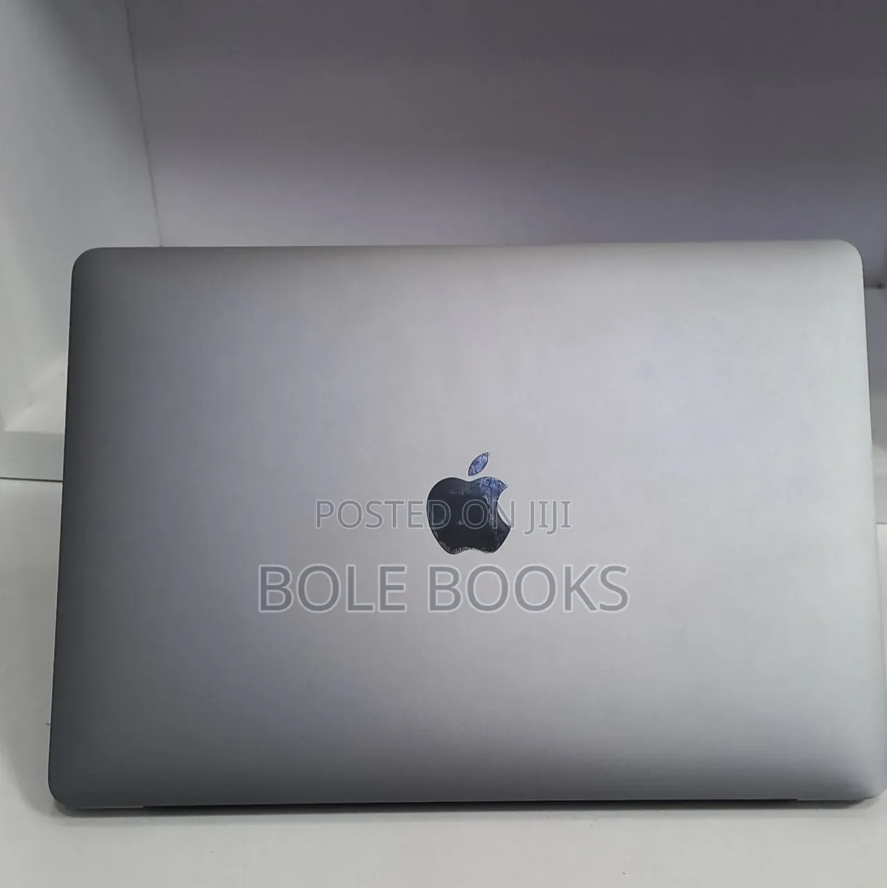 New Laptop Apple MacBook Pro 2020 M1 8GB Apple M1 Pro SSD 256GB