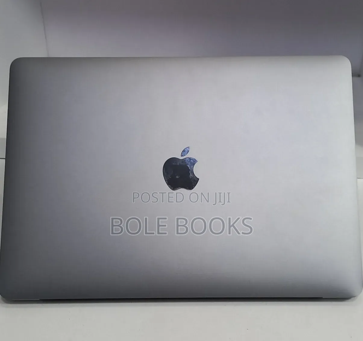 New Laptop Apple MacBook Pro 2020 M1 8GB Apple M1 Pro SSD 256GB
