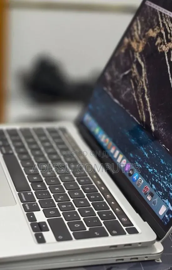 New Laptop Apple MacBook 2020 32GB Intel Core i7 SSD 512GB