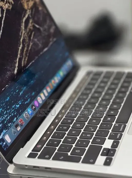 New Laptop Apple MacBook 2020 32GB Intel Core i7 SSD 512GB