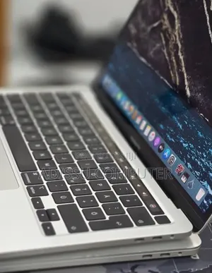 New Laptop Apple MacBook 2020 32GB Intel Core i7 SSD 512GB