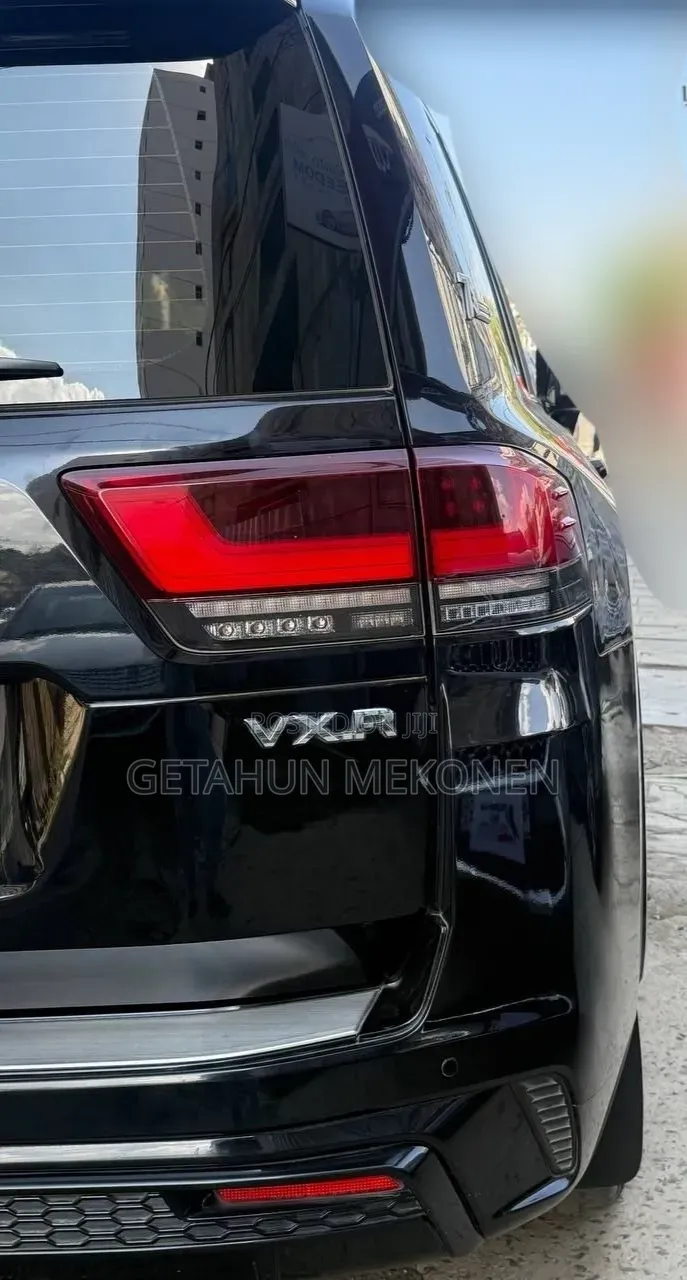 Toyota Land Cruiser 2023 Black