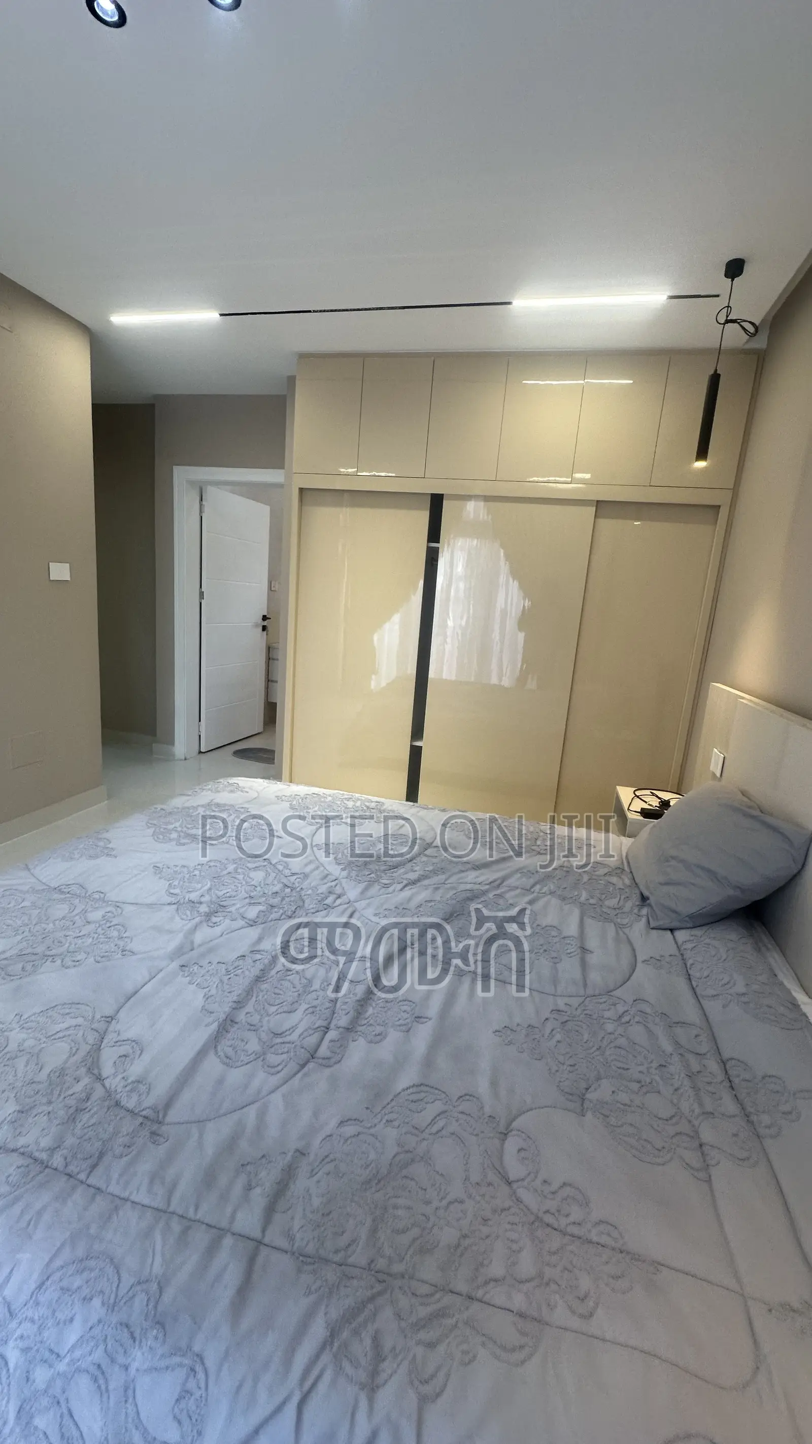 Furnished 5bdrm Apartment in አያት, Bole for rent