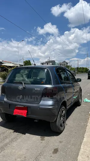Toyota Vitz 2005 Gray