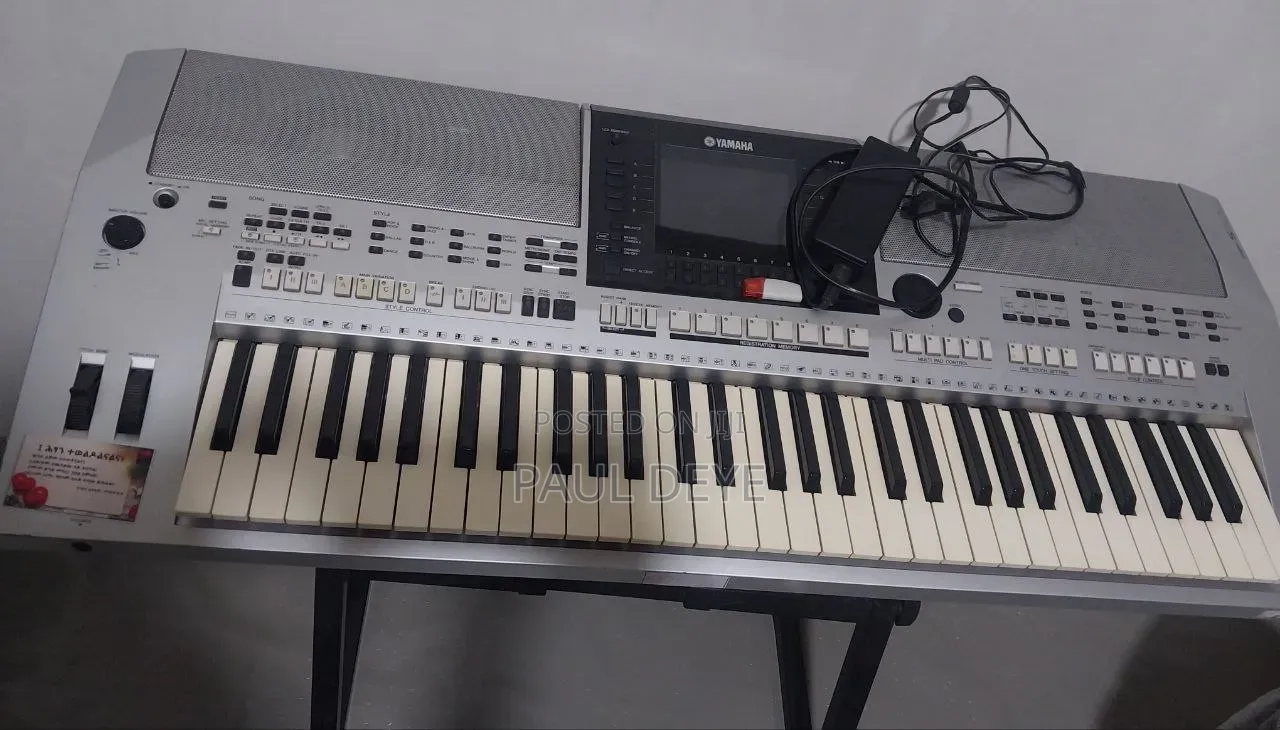 Yamaha PSR- S900