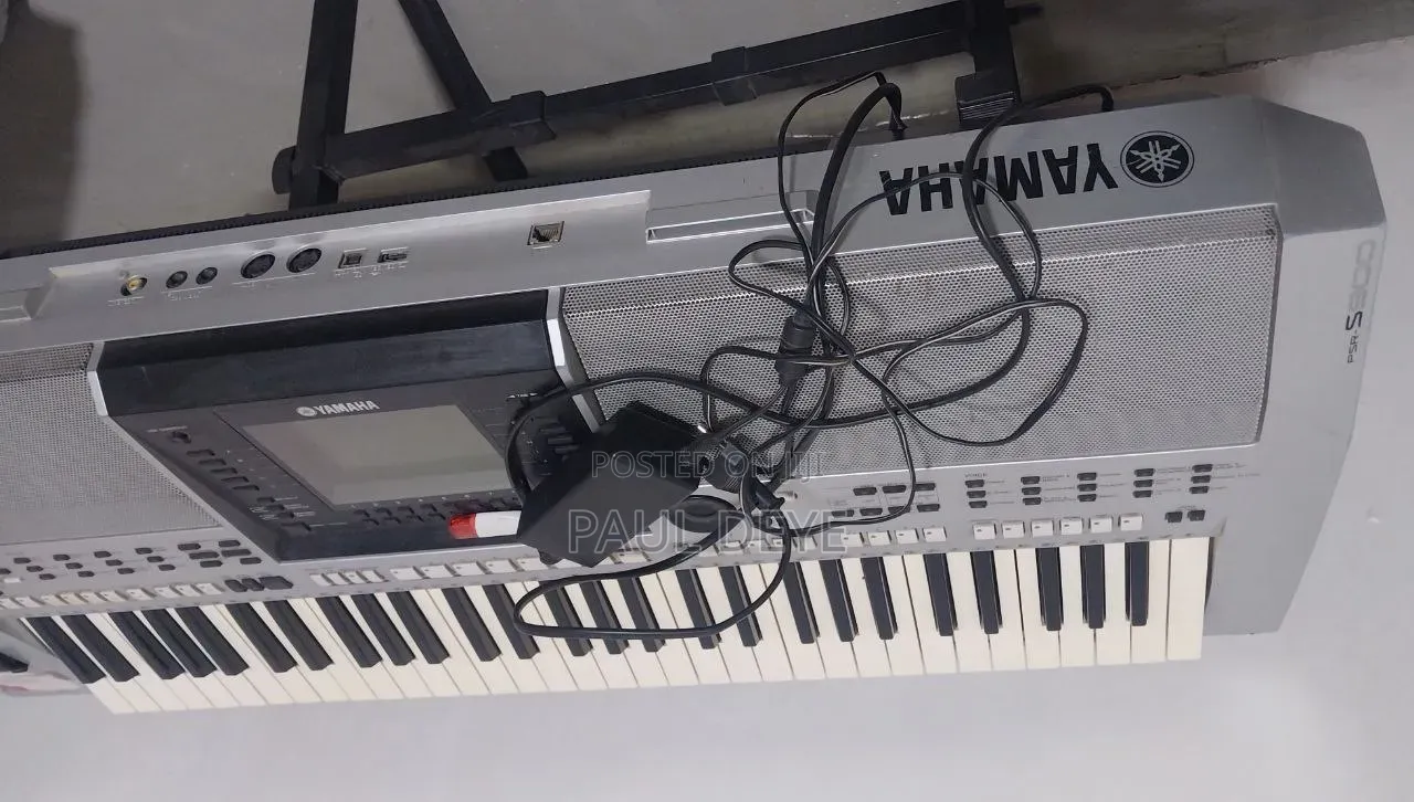 Yamaha PSR- S900