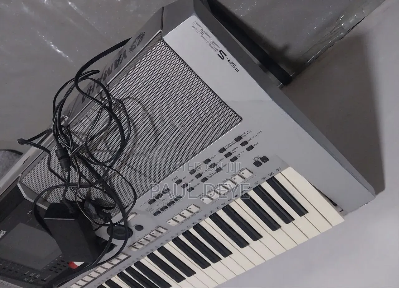 Yamaha PSR- S900
