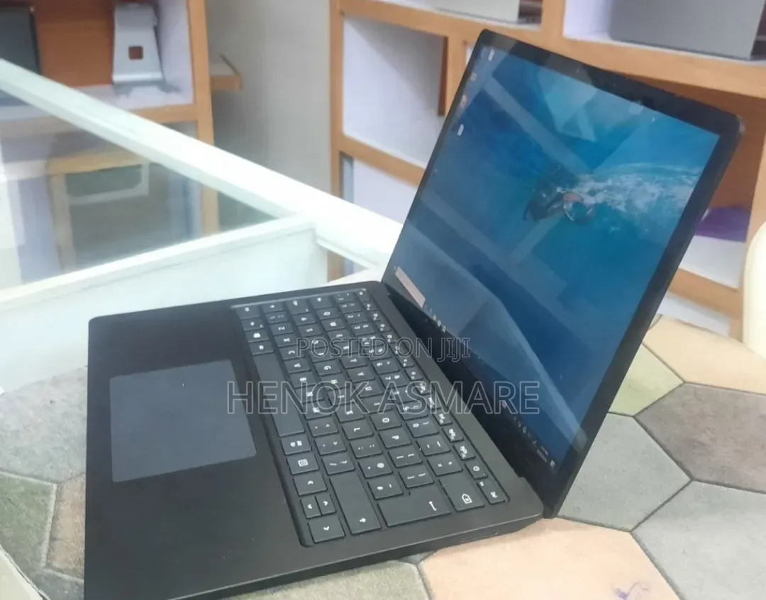 New Laptop Microsoft Surface 16GB Intel Core i7 SSD 512GB