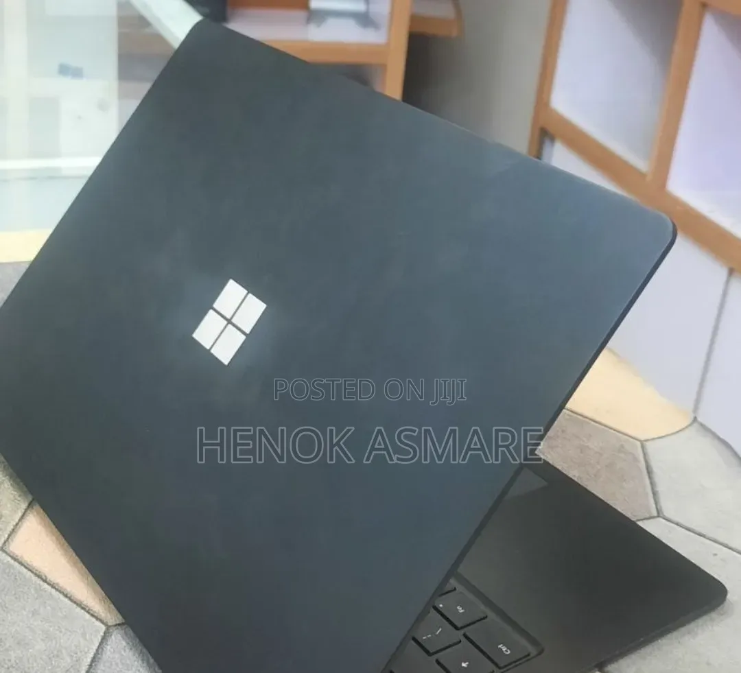 New Laptop Microsoft Surface 16GB Intel Core i7 SSD 512GB