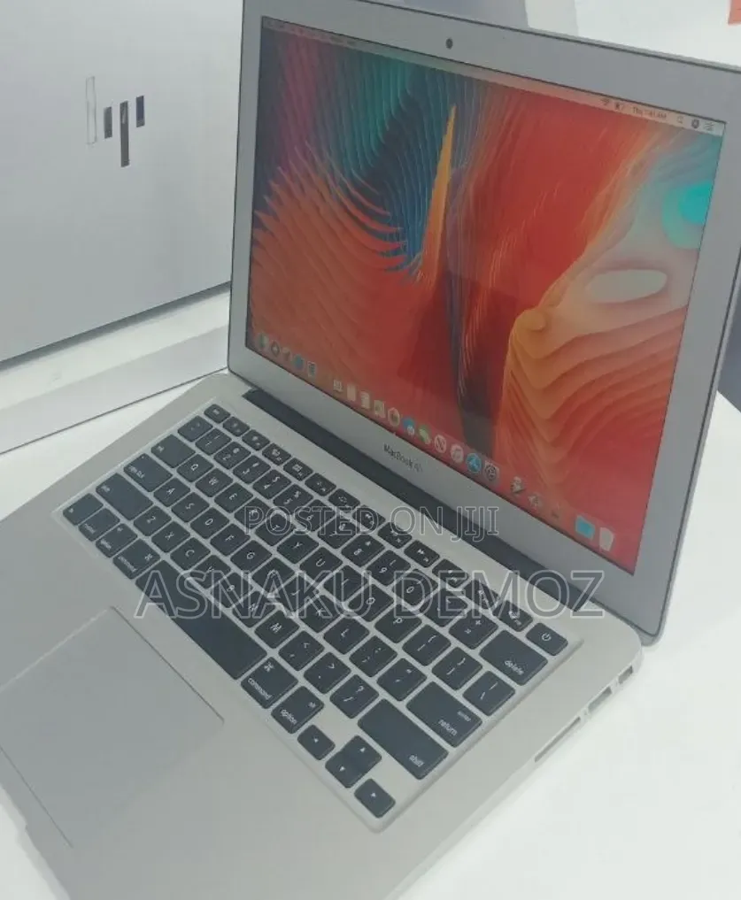 New Laptop Apple MacBook Air 2017 8GB Intel Core i5 SSD 256GB
