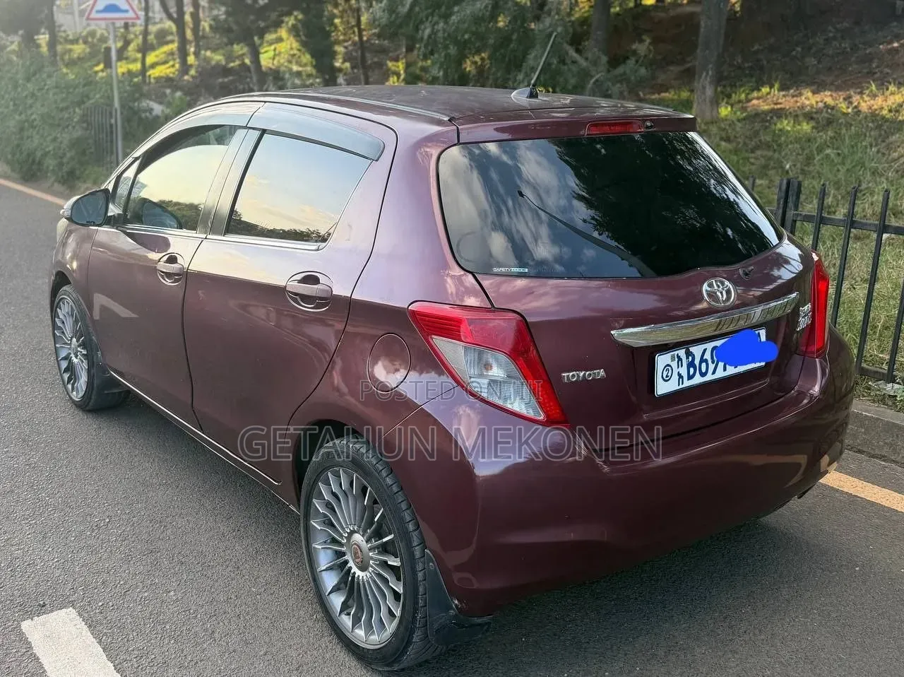 Toyota Yaris 2012 Burgundy