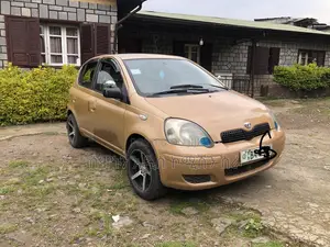 Toyota Vitz 1.0 FWD 5dr 2004 Gold