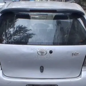 Toyota Vitz 2000 Silver