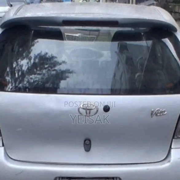 Toyota Vitz 2000 Silver
