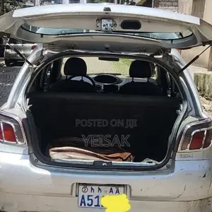 Toyota Vitz 2000 Silver