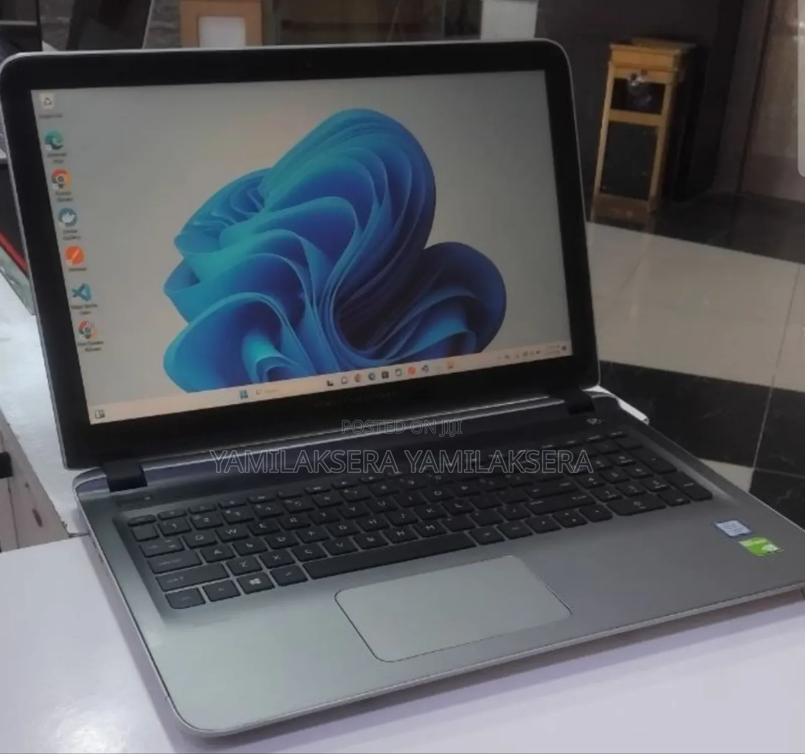 New Laptop HP Pavilion 15 8GB Intel Core i5 HDD 1T