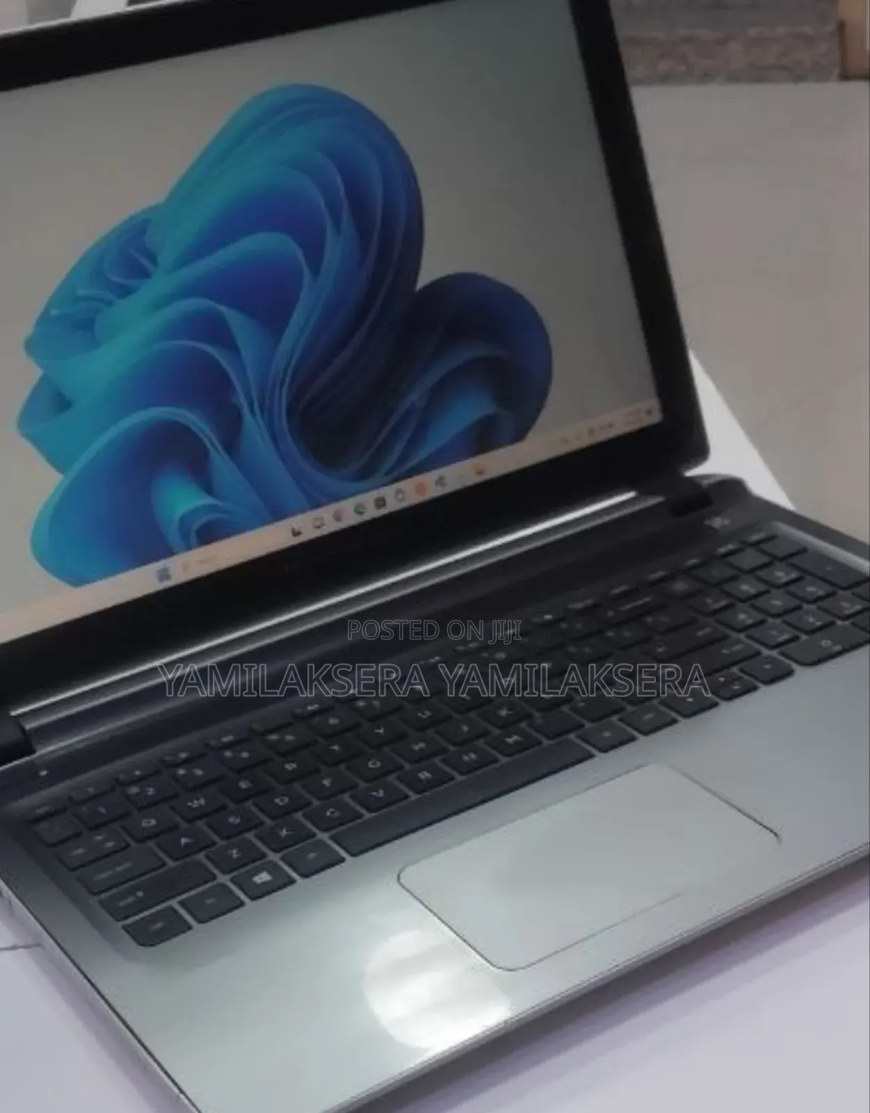New Laptop HP Pavilion 15 8GB Intel Core i5 HDD 1T