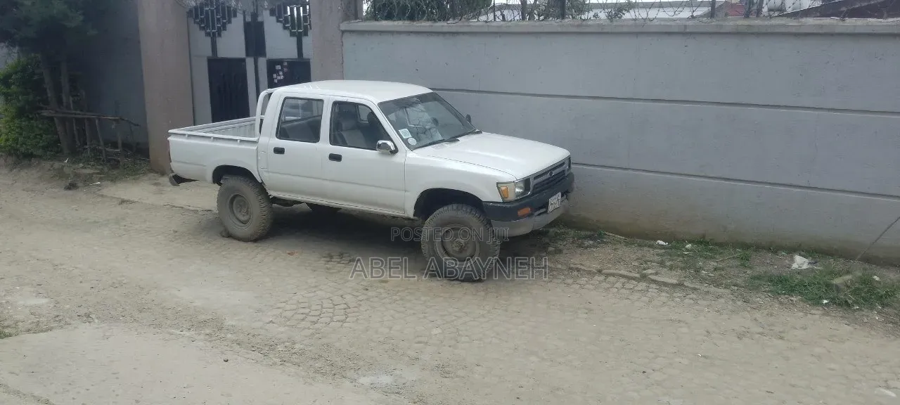 Toyota Hilux 1995 White