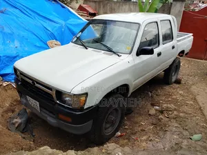 Toyota Hilux 1995 White