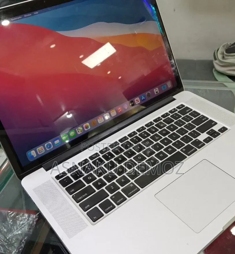 New Laptop Apple MacBook Pro 2015 16GB Intel Core i7 SSD 512GB