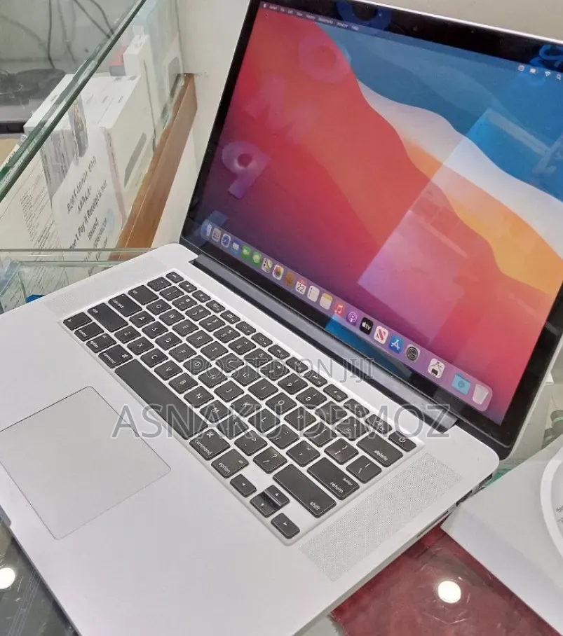 New Laptop Apple MacBook Pro 2015 16GB Intel Core i7 SSD 512GB