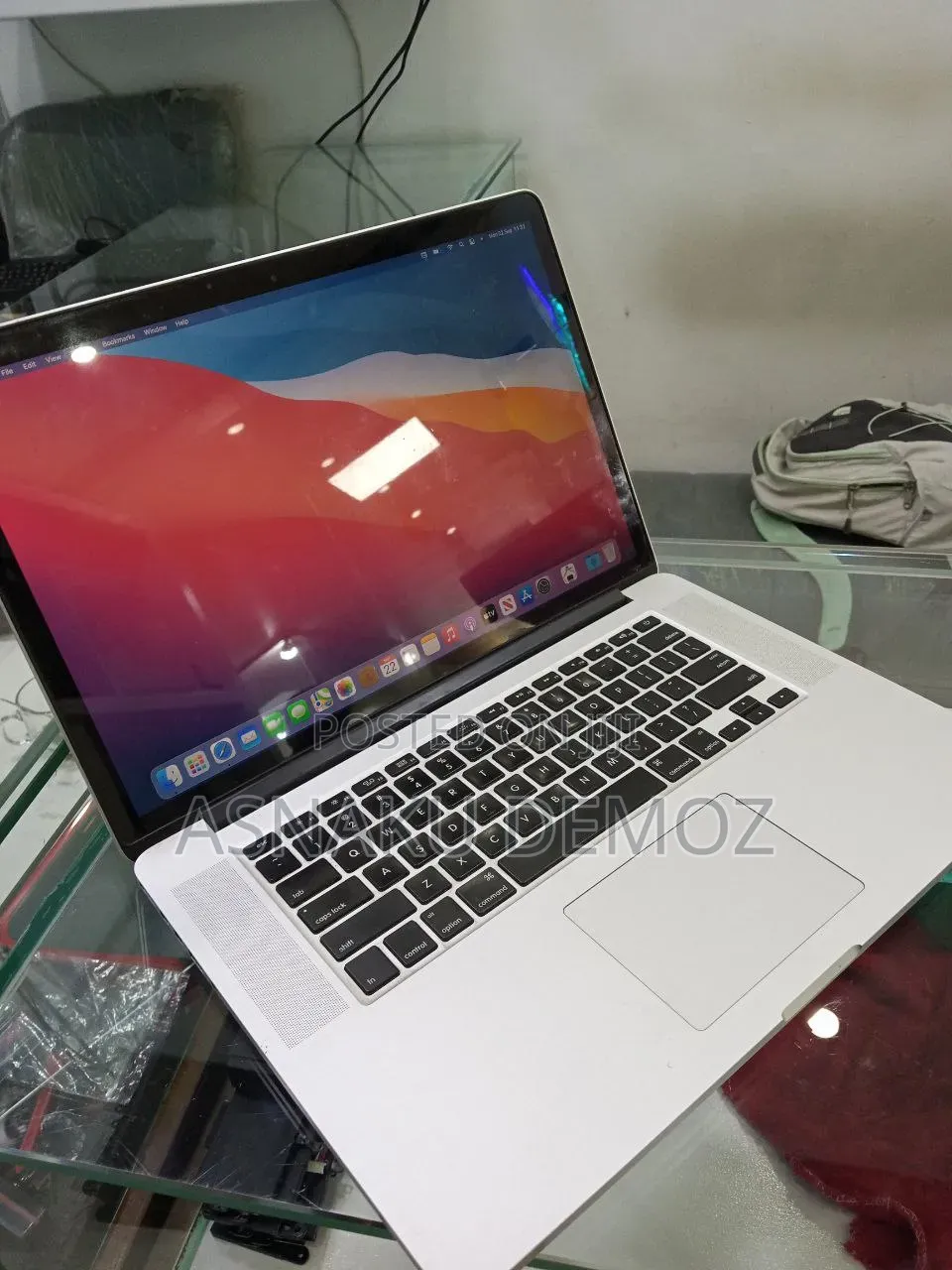 New Laptop Apple MacBook Pro 2015 16GB Intel Core i7 SSD 512GB