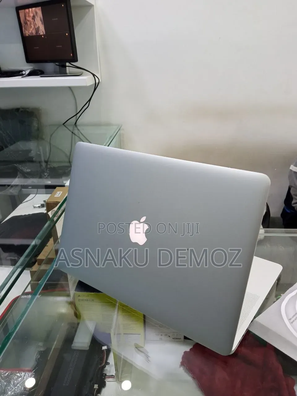 New Laptop Apple MacBook Pro 2015 16GB Intel Core i7 SSD 512GB