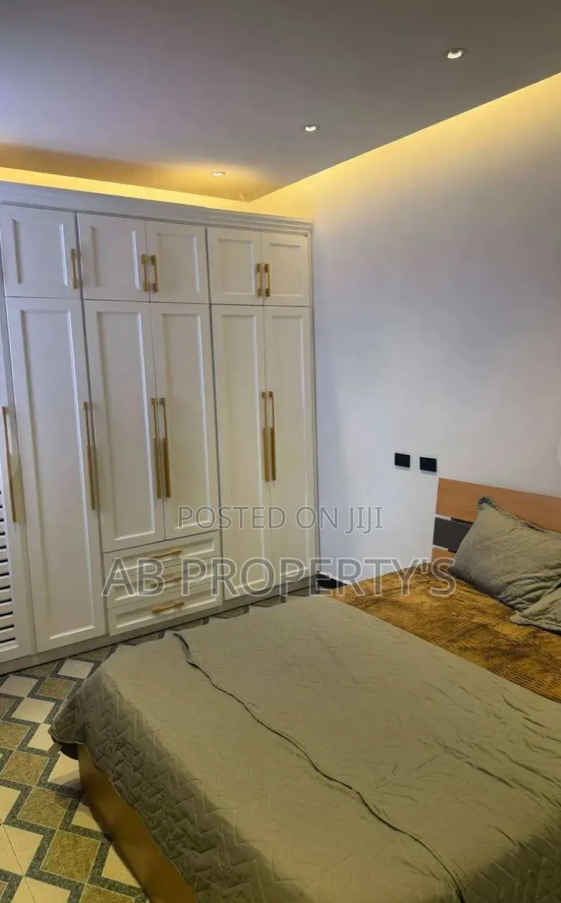 Furnished 5bdrm Penthouse in መገናኛ Top View, Yeka for sale