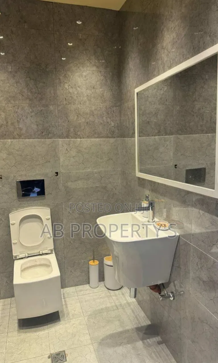 Furnished 5bdrm Penthouse in መገናኛ Top View, Yeka for sale
