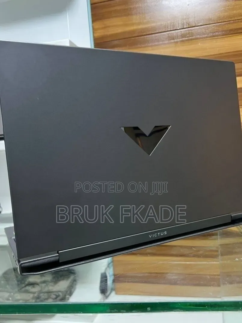 New Laptop HP Victus 16 8GB AMD Ryzen 7 SSD 1T