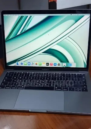 New Laptop Apple MacBook Pro 2017 8GB Intel Core i5 SSD 256GB
