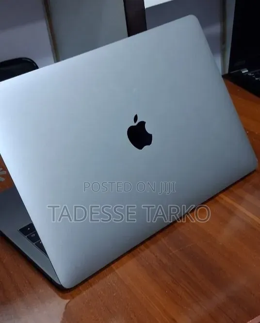 New Laptop Apple MacBook Pro 2017 8GB Intel Core i5 SSD 256GB