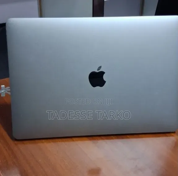 New Laptop Apple MacBook Pro 2017 8GB Intel Core i5 SSD 256GB