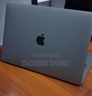 New Laptop Apple MacBook Pro 2017 8GB Intel Core i5 SSD 256GB